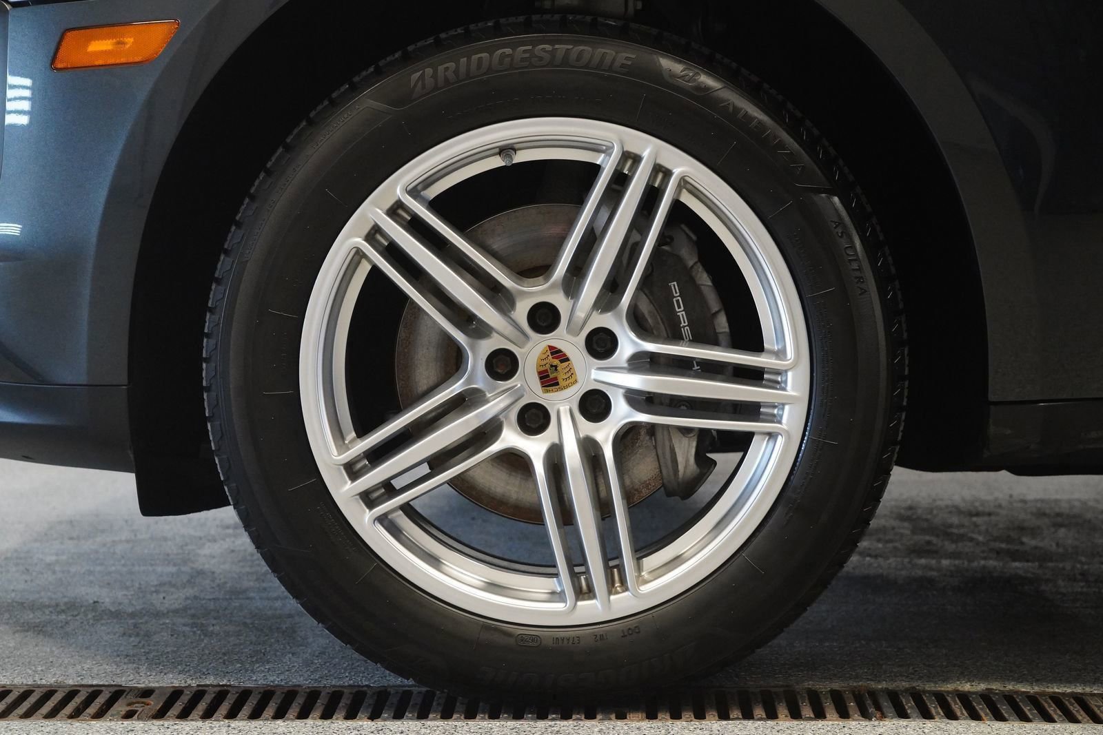 Used 2021 Porsche Macan image 9