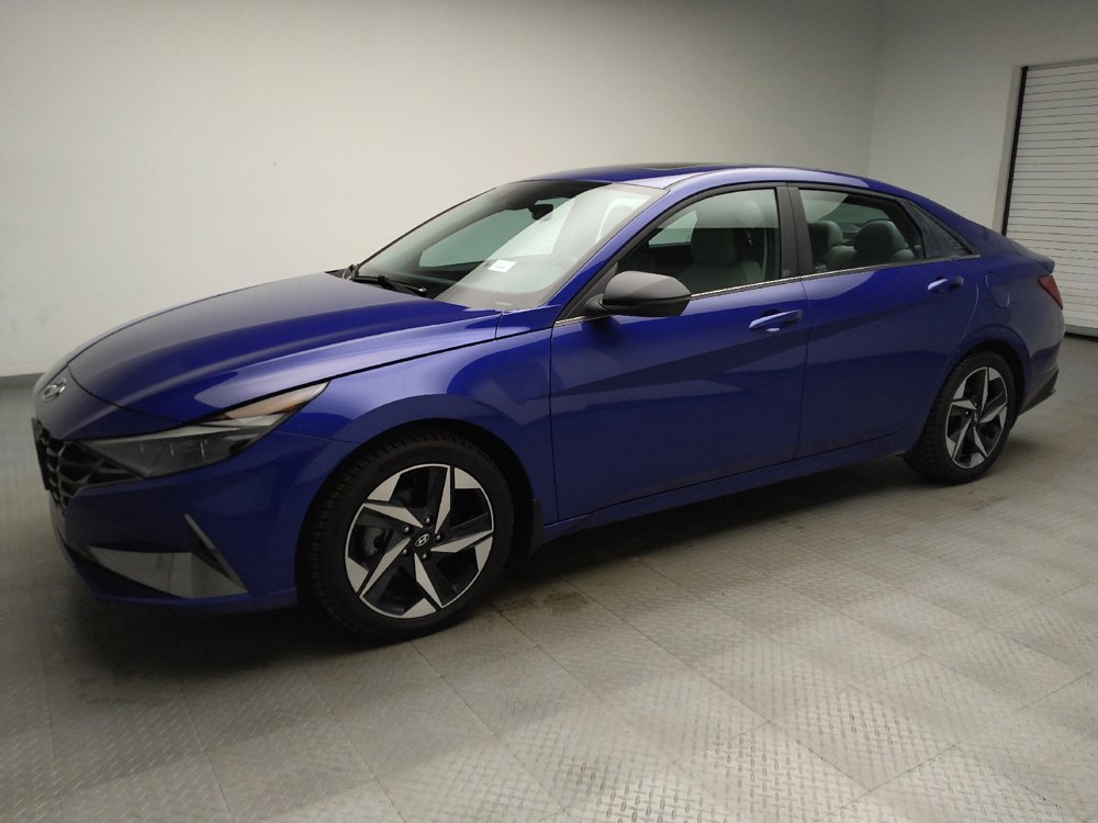 Used 2023 Hyundai Elantra Limited w/ Winter Weather Package FWD image 2