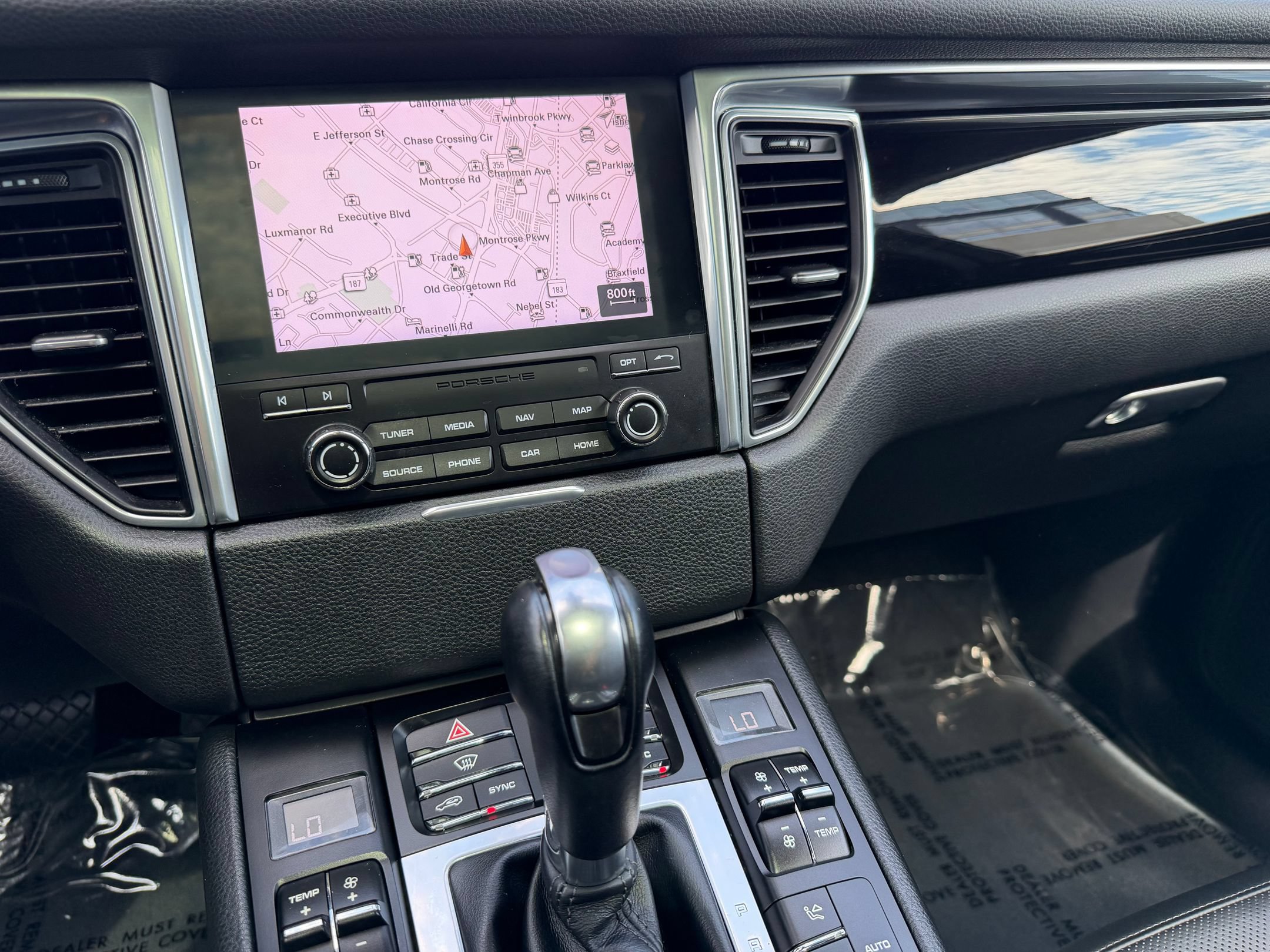 Used 2018 Porsche Macan Sport Edition AWD/4WD image 15