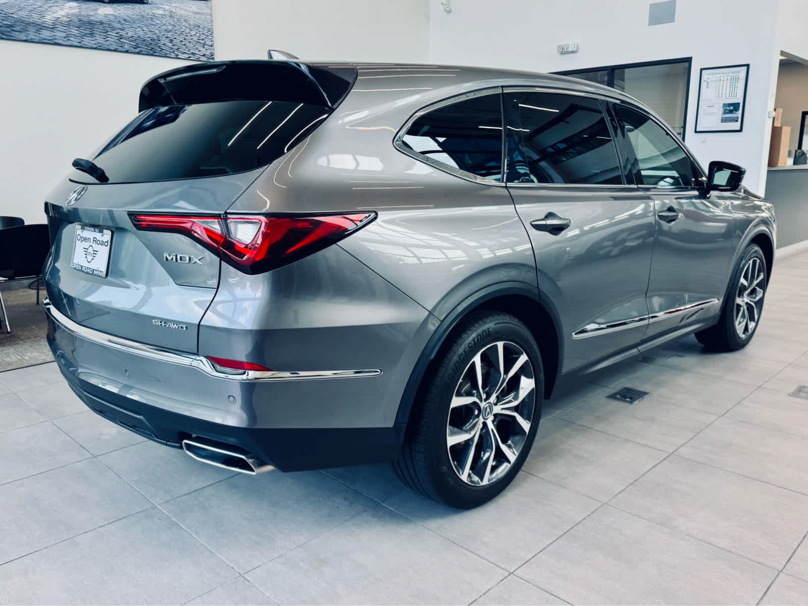 Used 2024 Acura MDX SH-AWD w/ Technology Package image 7