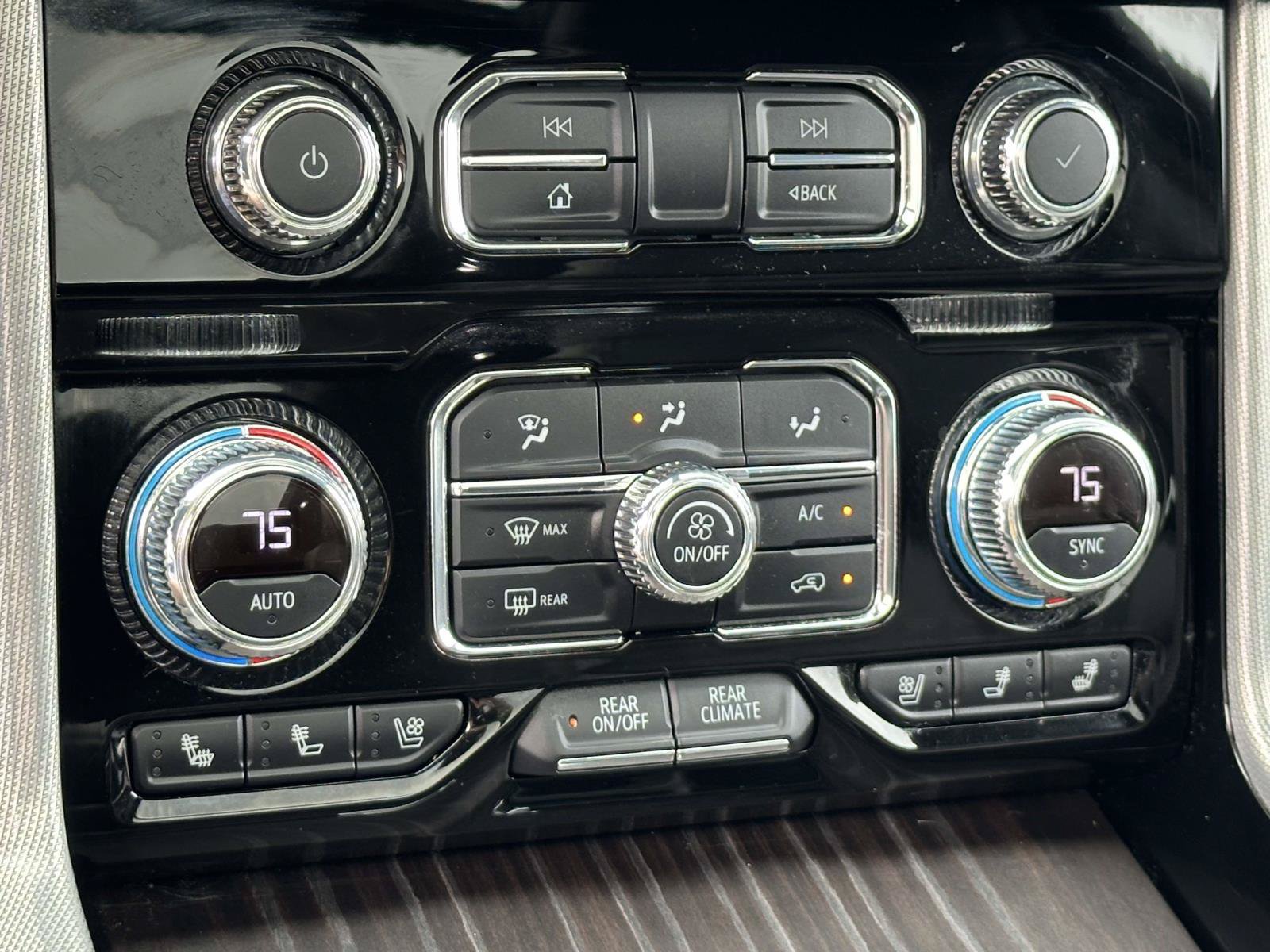 Used 2021 GMC Yukon XL Denali w/ Advanced Technology Package AWD/4WD image 12
