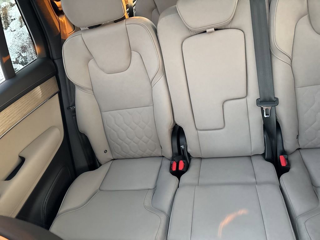 New 2026 Volvo XC90 B6 Plus w/ Protection Package Premier image 36