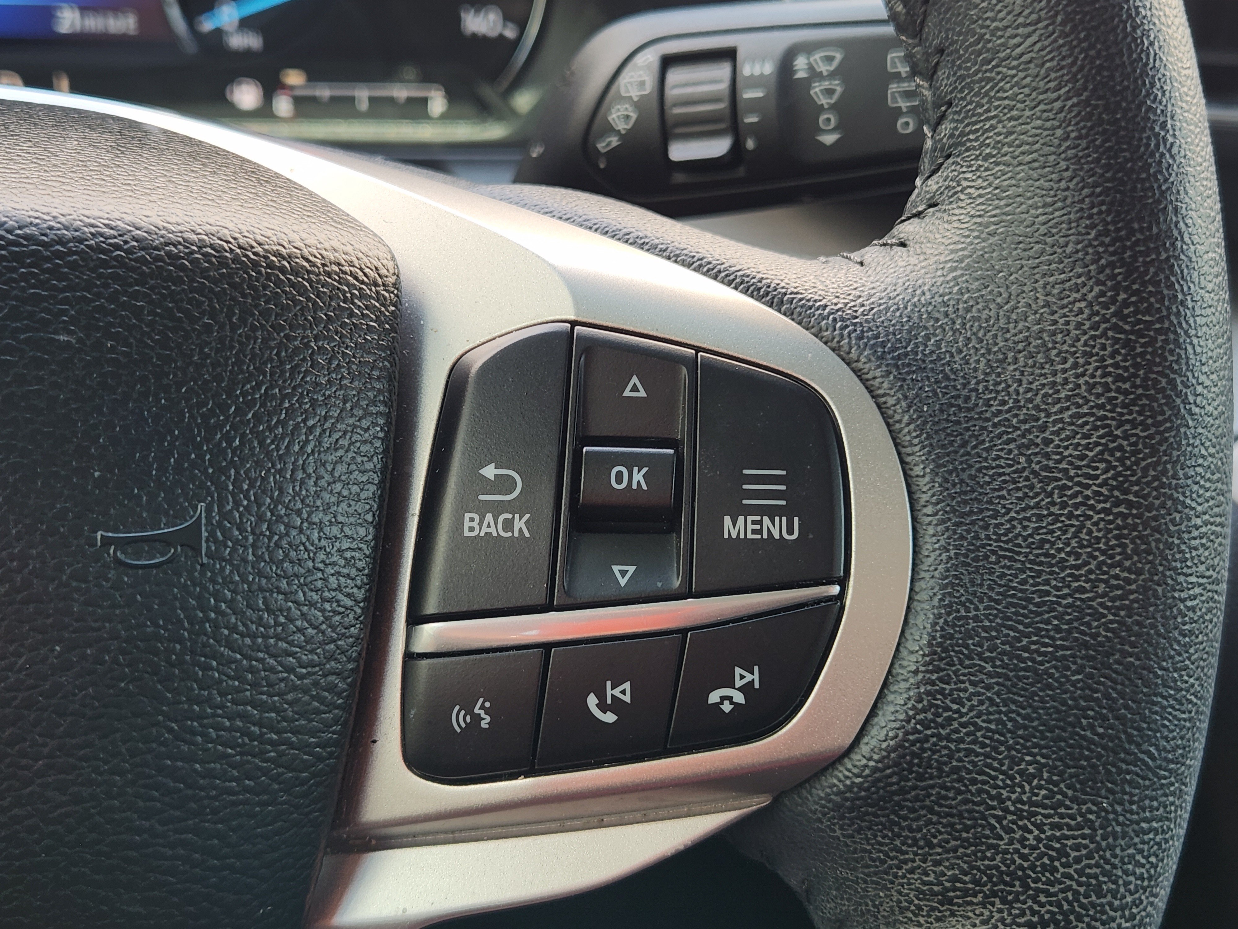 Used 2023 Ford Explorer XLT w/ Equipment Group 202A AWD/4WD image 31