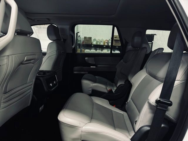 Used 2025 Ford Expedition Active image 22