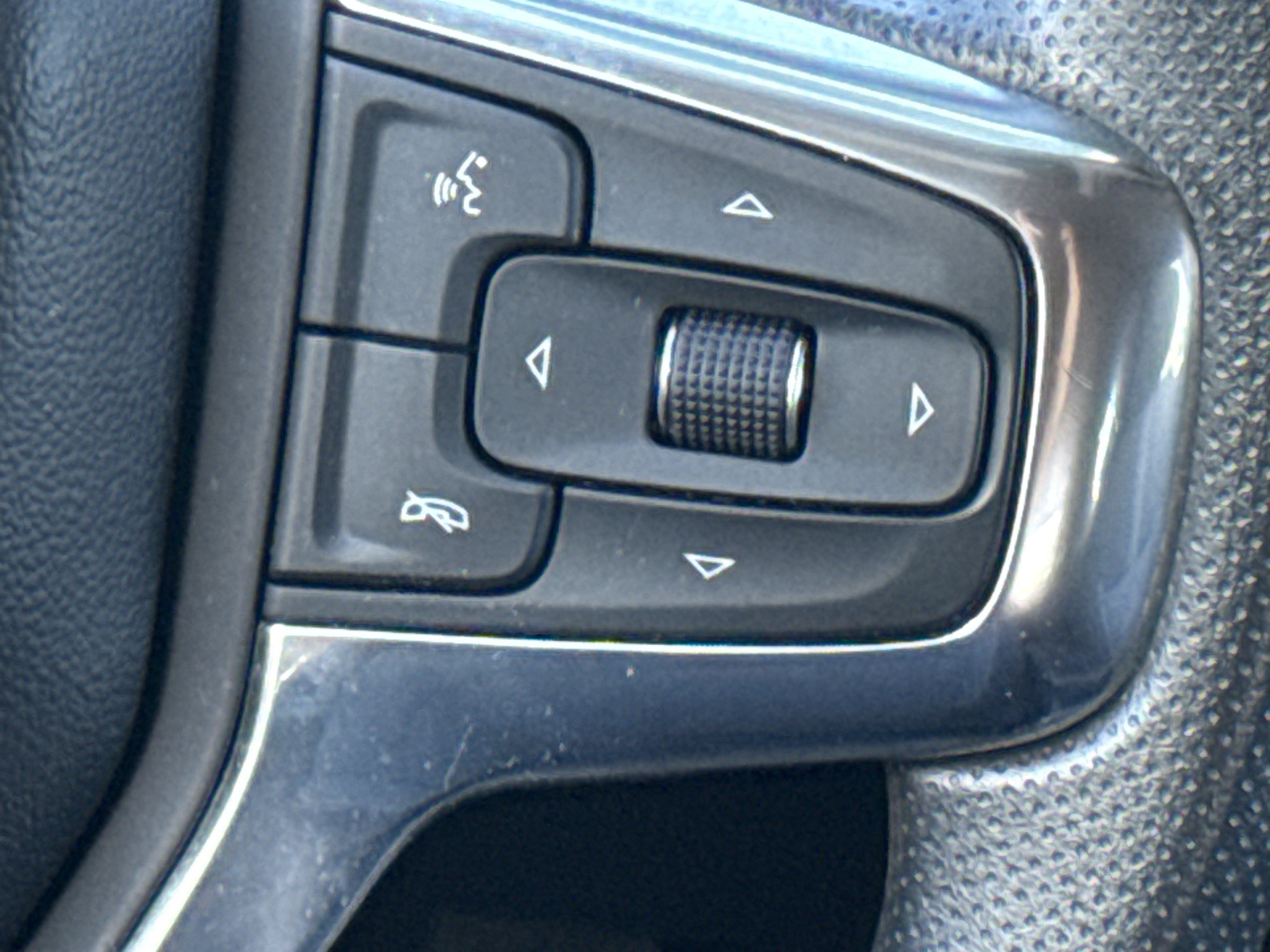 Used 2025 Chevrolet Blazer LT FWD image 20