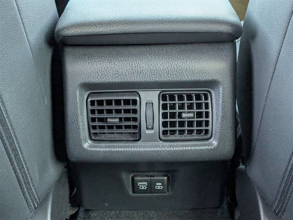 Used 2025 Toyota Camry SE image 29