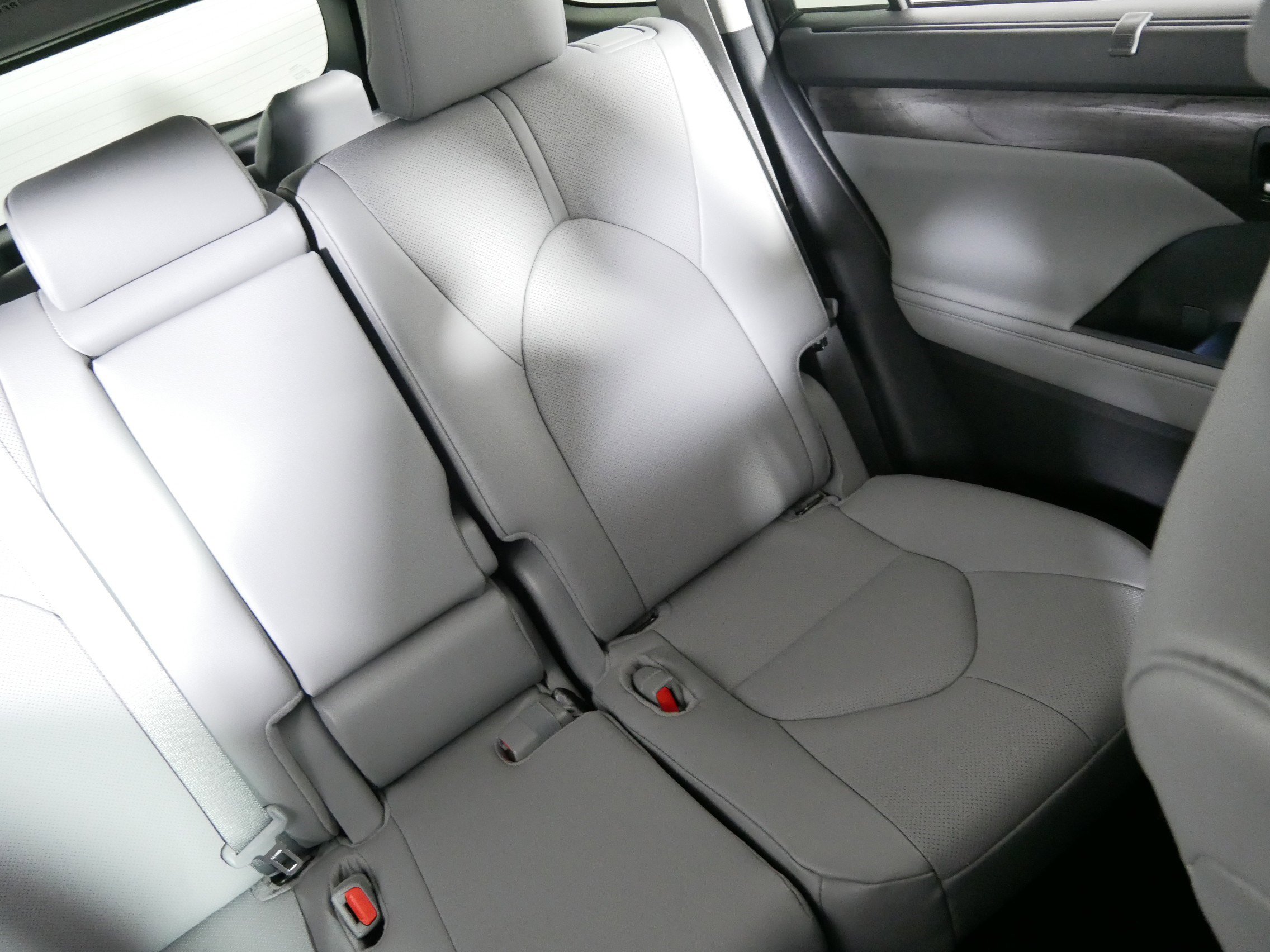 Used 2025 Toyota Highlander Limited image 14