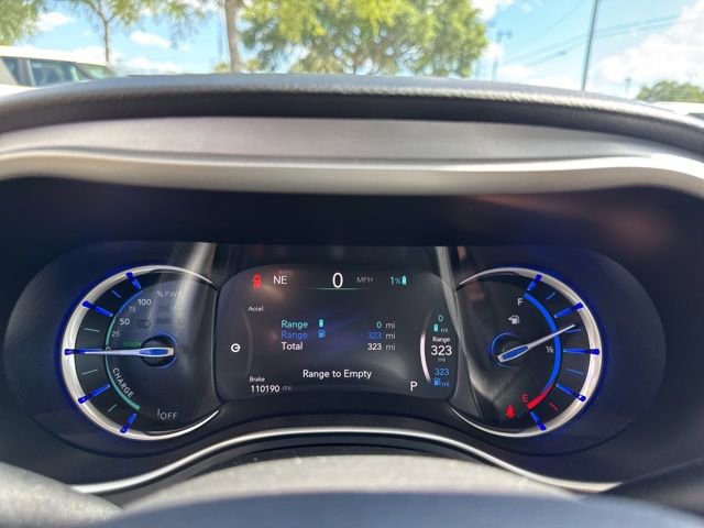 Used 2018 Chrysler Pacifica Touring-L FWD image 26