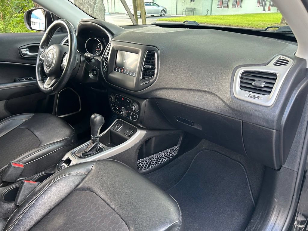 Certified 2020 Jeep Compass Latitude FWD image 40