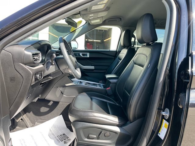 Used 2023 Ford Explorer XLT w/ Equipment Group 202A AWD/4WD image 19