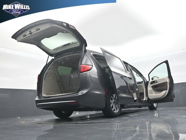 Used 2020 Chrysler Pacifica Touring w/ Advanced Safetytec Group FWD image 29