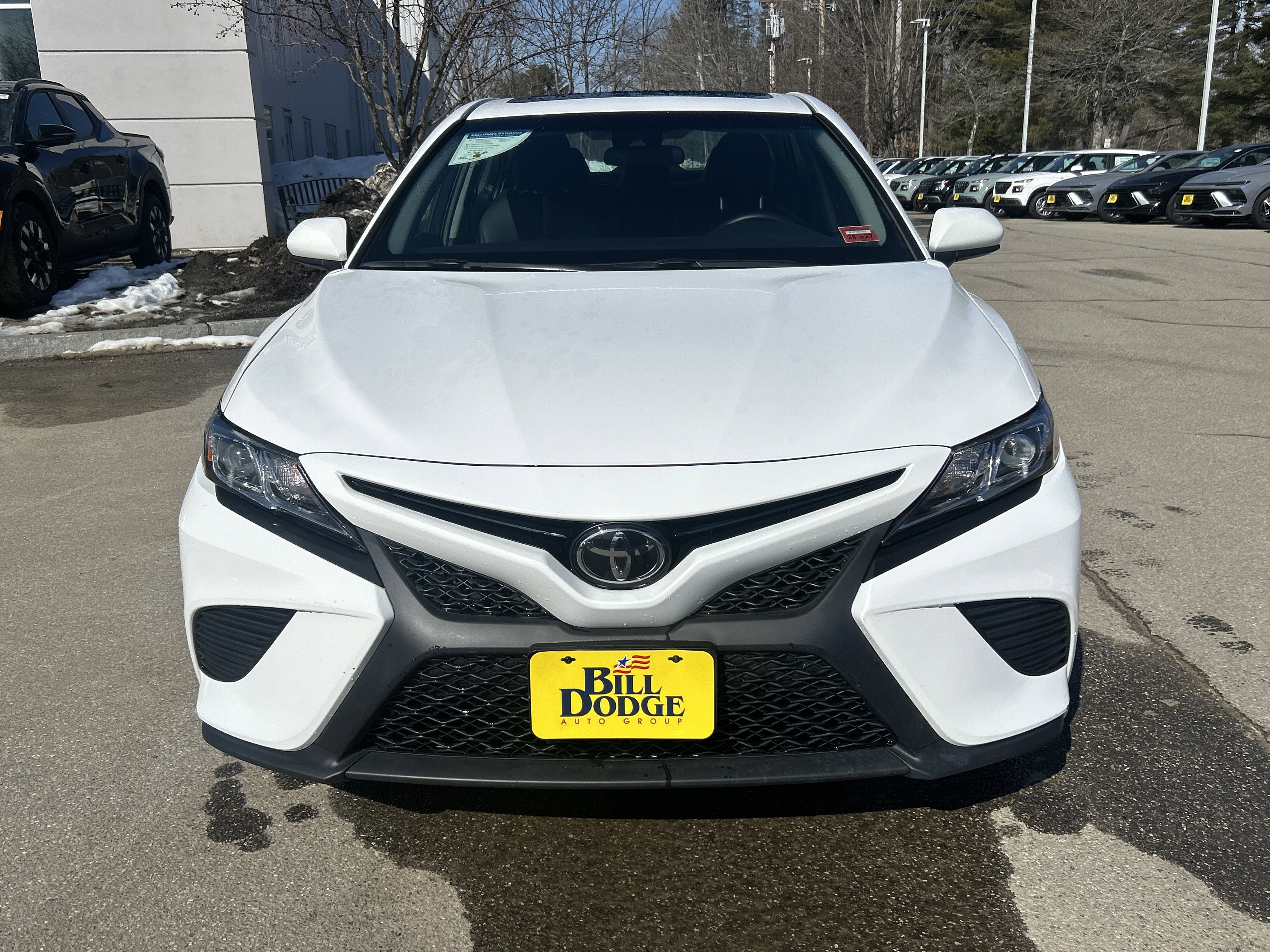 Used 2018 Toyota Camry SE w/ Moonroof Package image 2