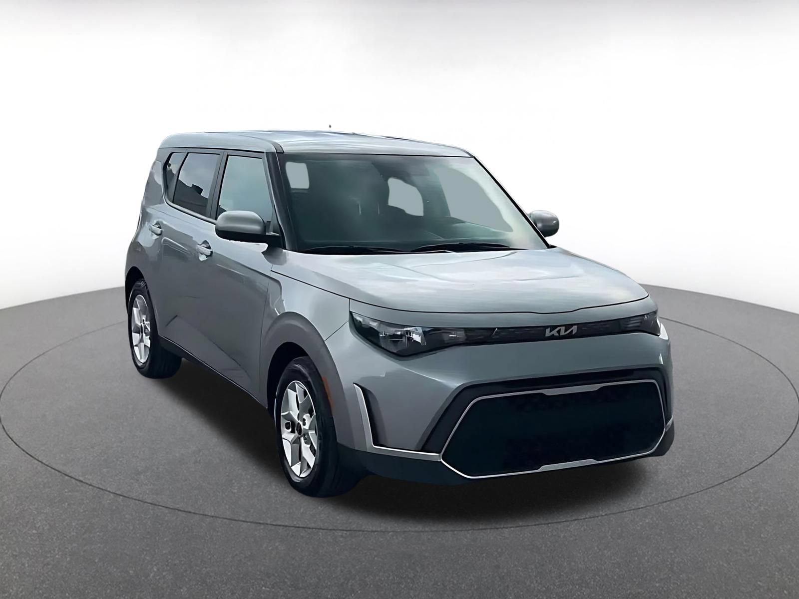 Used 2025 Kia Soul LX w/ LX Technology Package FWD image 3