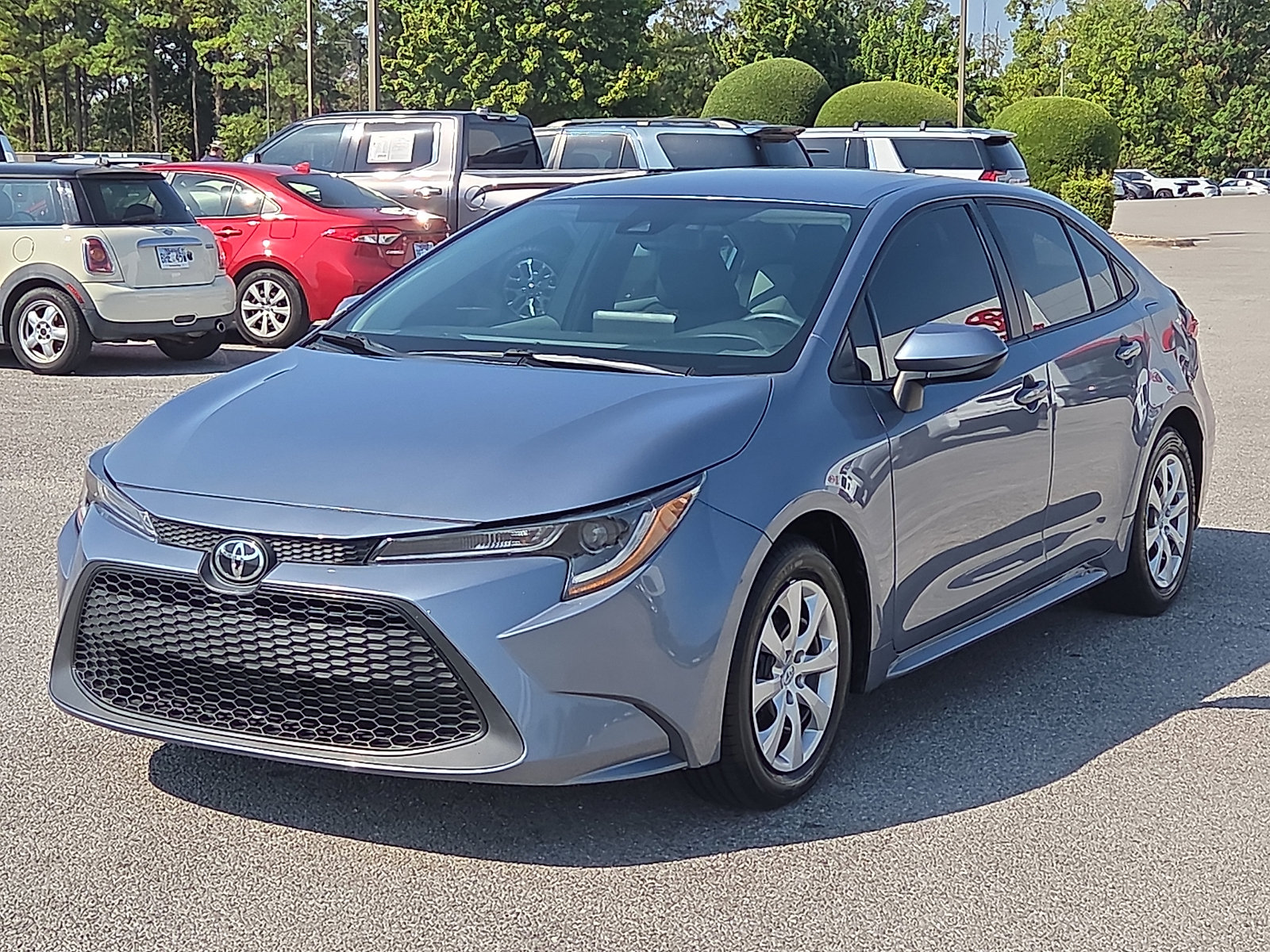 Used 2022 Toyota Corolla LE FWD image 2