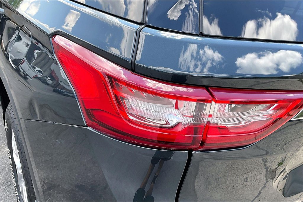 Used 2021 Chevrolet Traverse LT w/ LPO, Floor Liner Package AWD/4WD image 28
