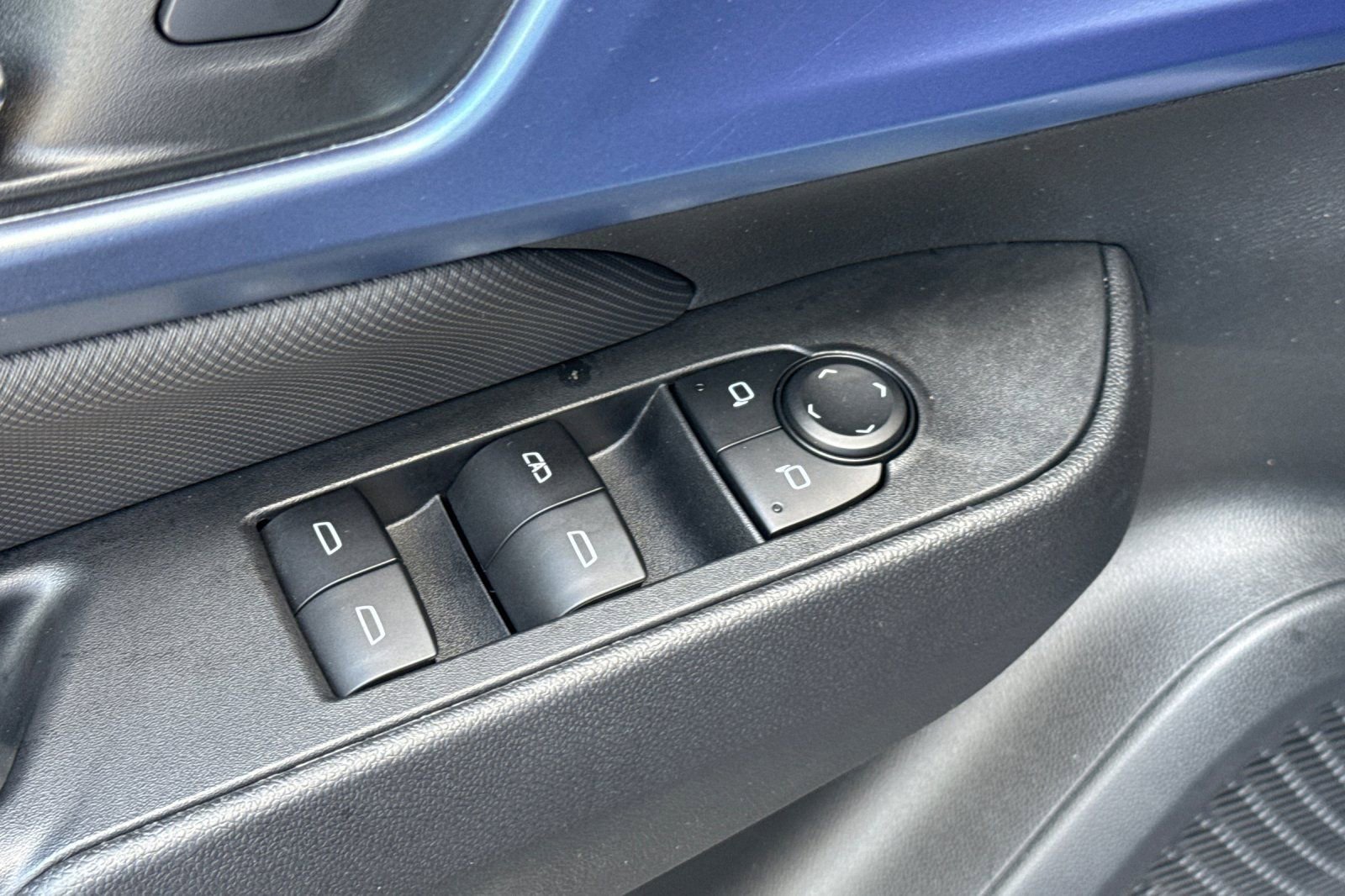 Used 2025 Chevrolet Equinox EV LT w/ Convenience Package FWD image 13