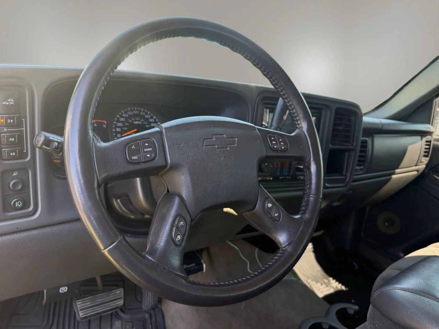 Used 2004 Chevrolet Silverado 3500 4x4 Crew Cab w/ Heavy-Duty Power Package image 11