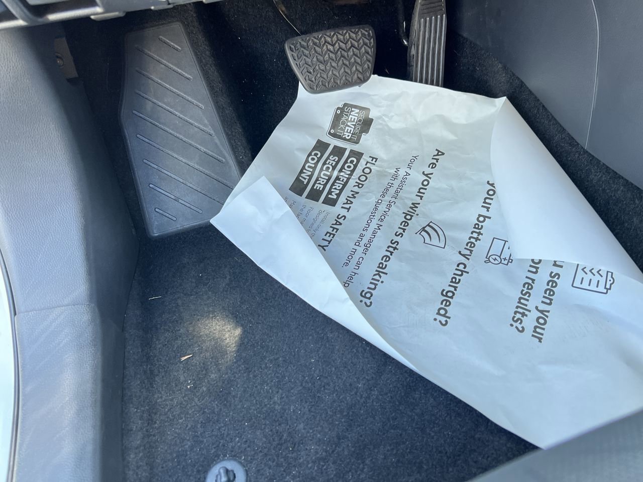 Used 2024 Toyota RAV4 XLE FWD image 17