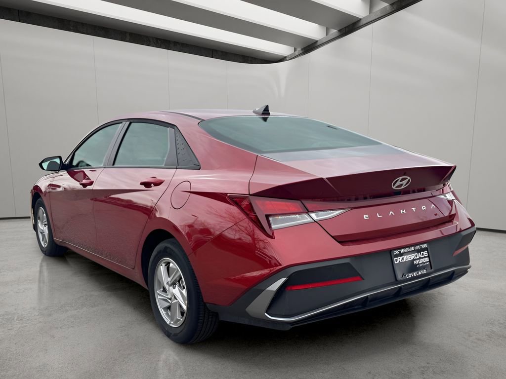 Used 2025 Hyundai Elantra SE image 3