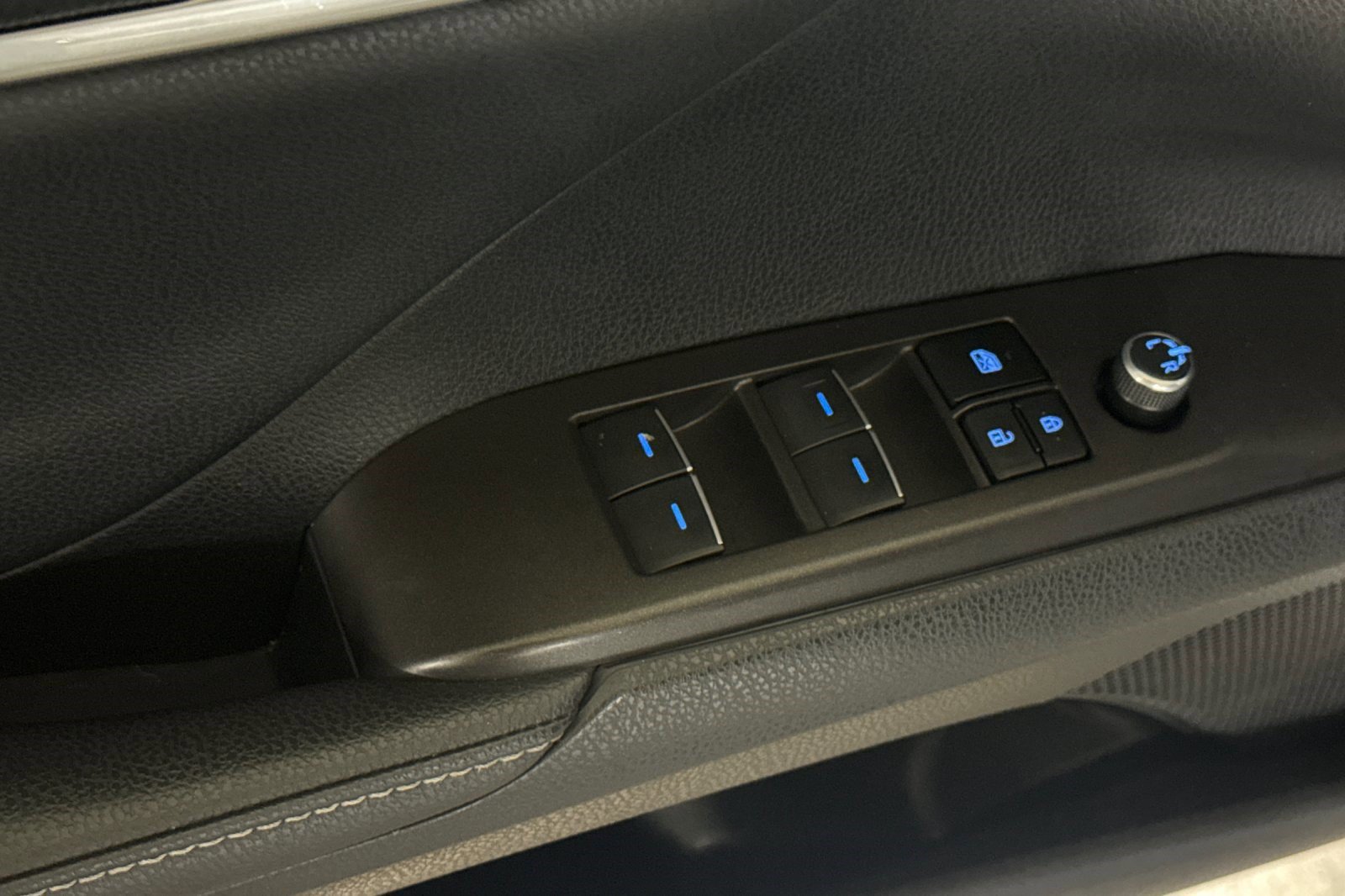 Used 2023 Toyota Camry XSE FWD image 12