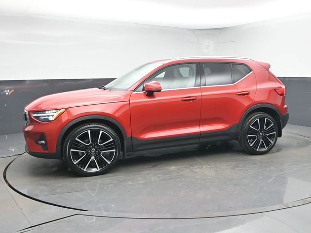 Used 2023 Volvo XC40 B5 Ultimate w/ Climate Package image 4