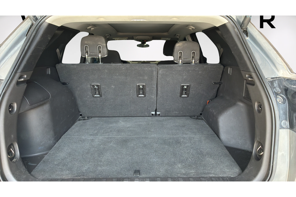 Used 2018 Chevrolet Equinox LT w/ Sun & Infotainment Package FWD image 19