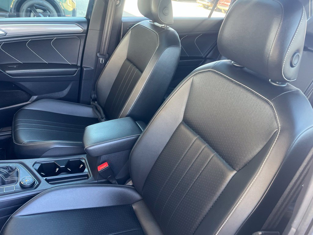 Used 2024 Volkswagen Tiguan SE R-Line w/ MDO Package, Two-Row AWD/4WD image 5