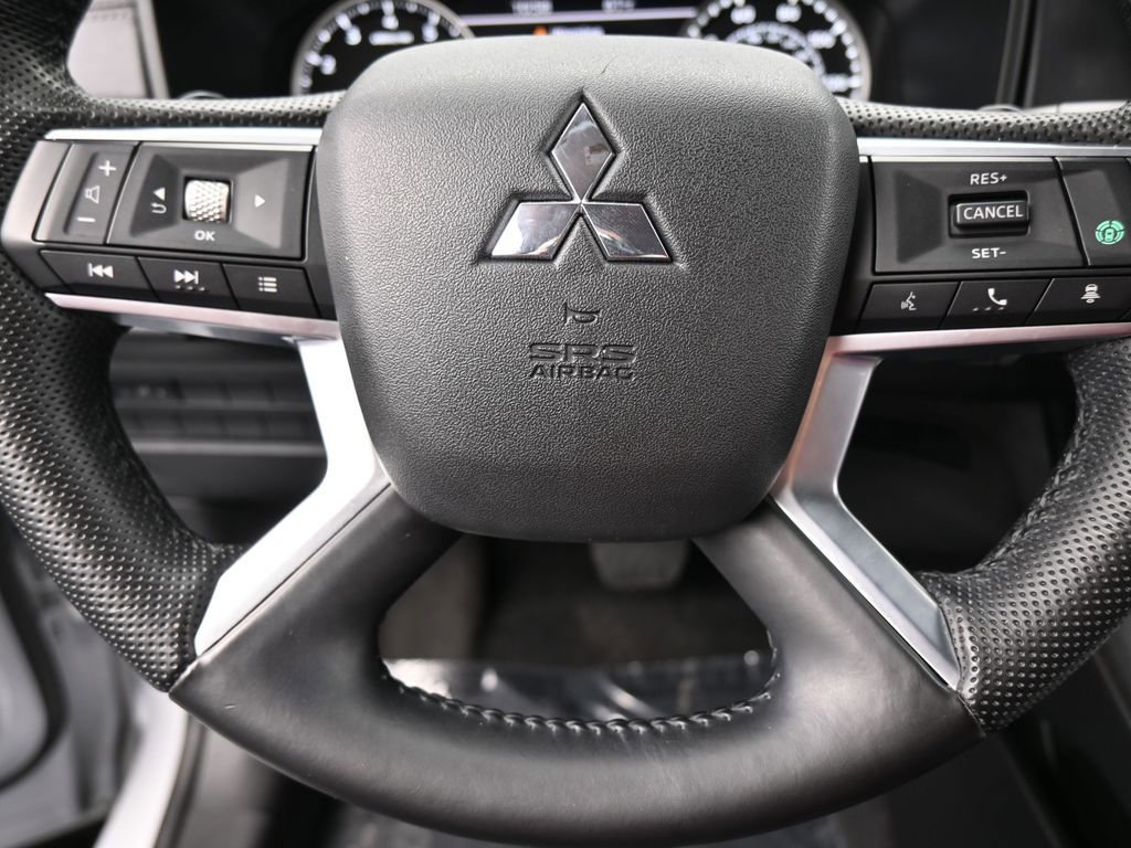 Used 2023 Mitsubishi Outlander SE image 35