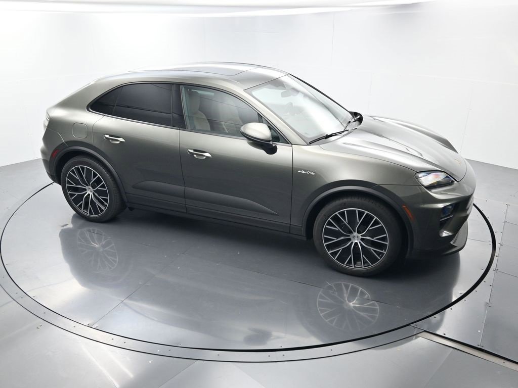 Used 2025 Porsche Macan Electric image 40