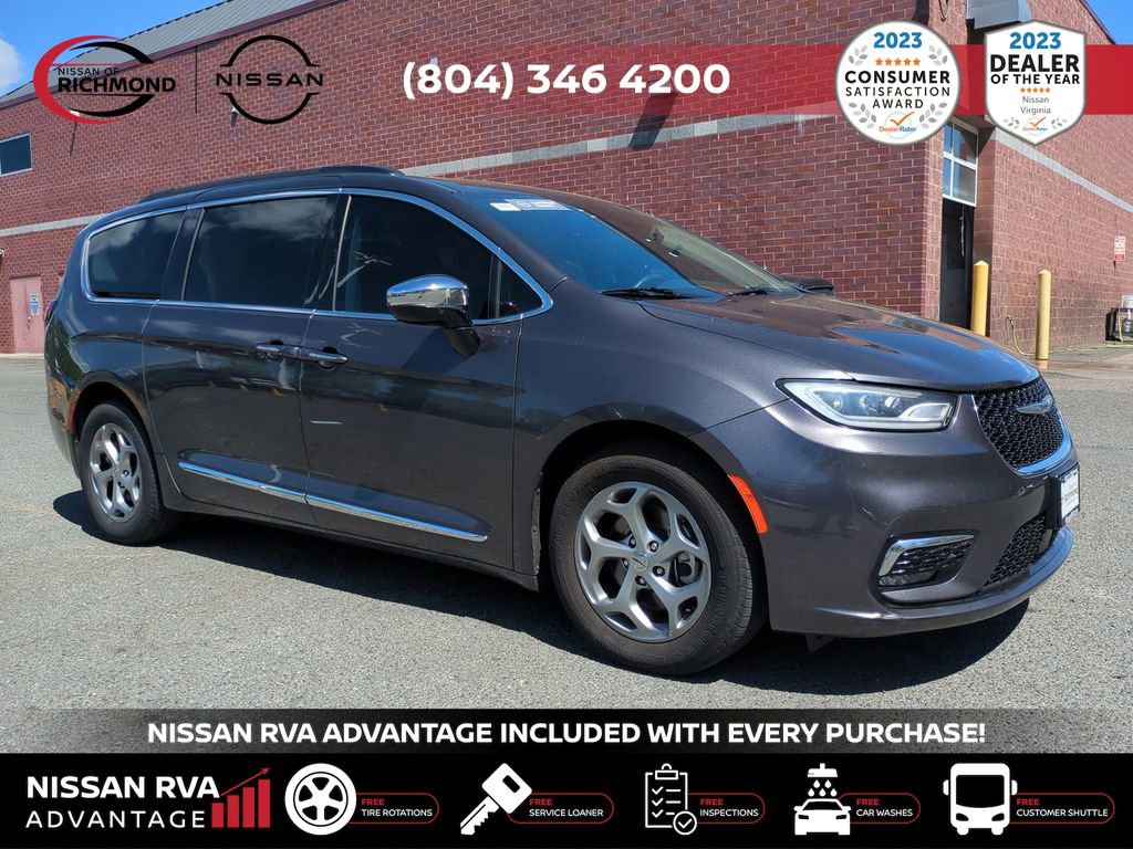 Used 2023 Chrysler Pacifica Limited image 3