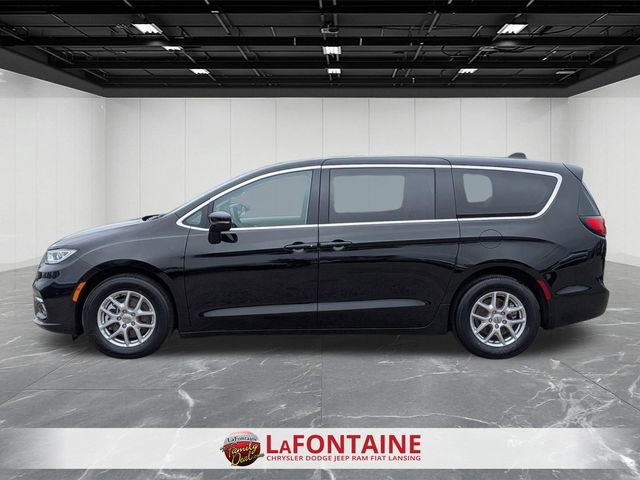 Used 2024 Chrysler Pacifica Touring-L image 2