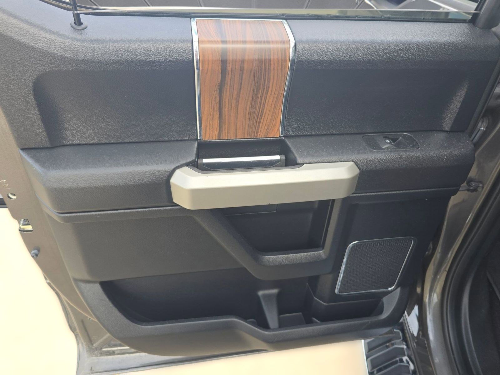 Used 2017 Ford F150 Lariat w/ Equipment Group 502A Luxury image 17