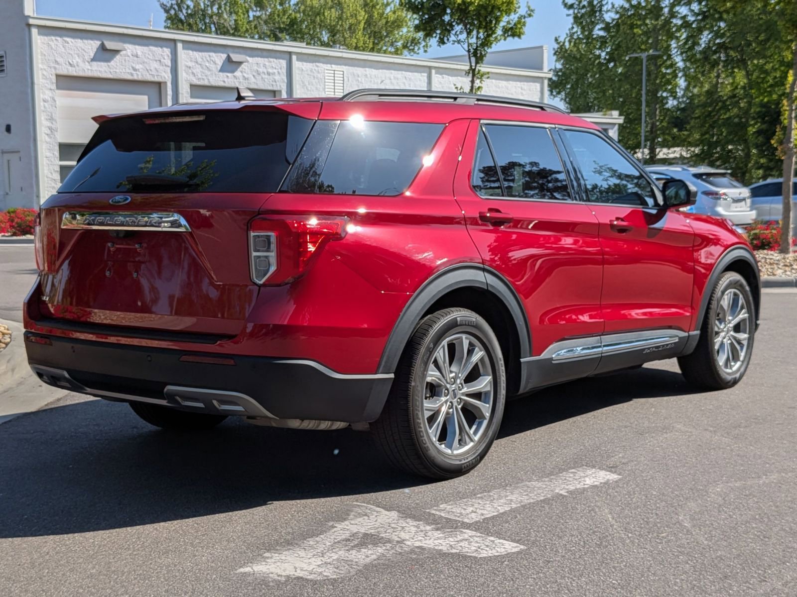 Used 2023 Ford Explorer XLT w/ Equipment Group 202A RWD image 3