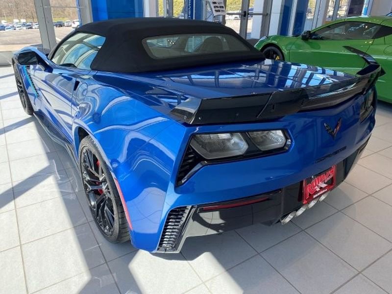 Used 2015 Chevrolet Corvette Z06 w/ 3LZ Preferred Equipment Group RWD image 7