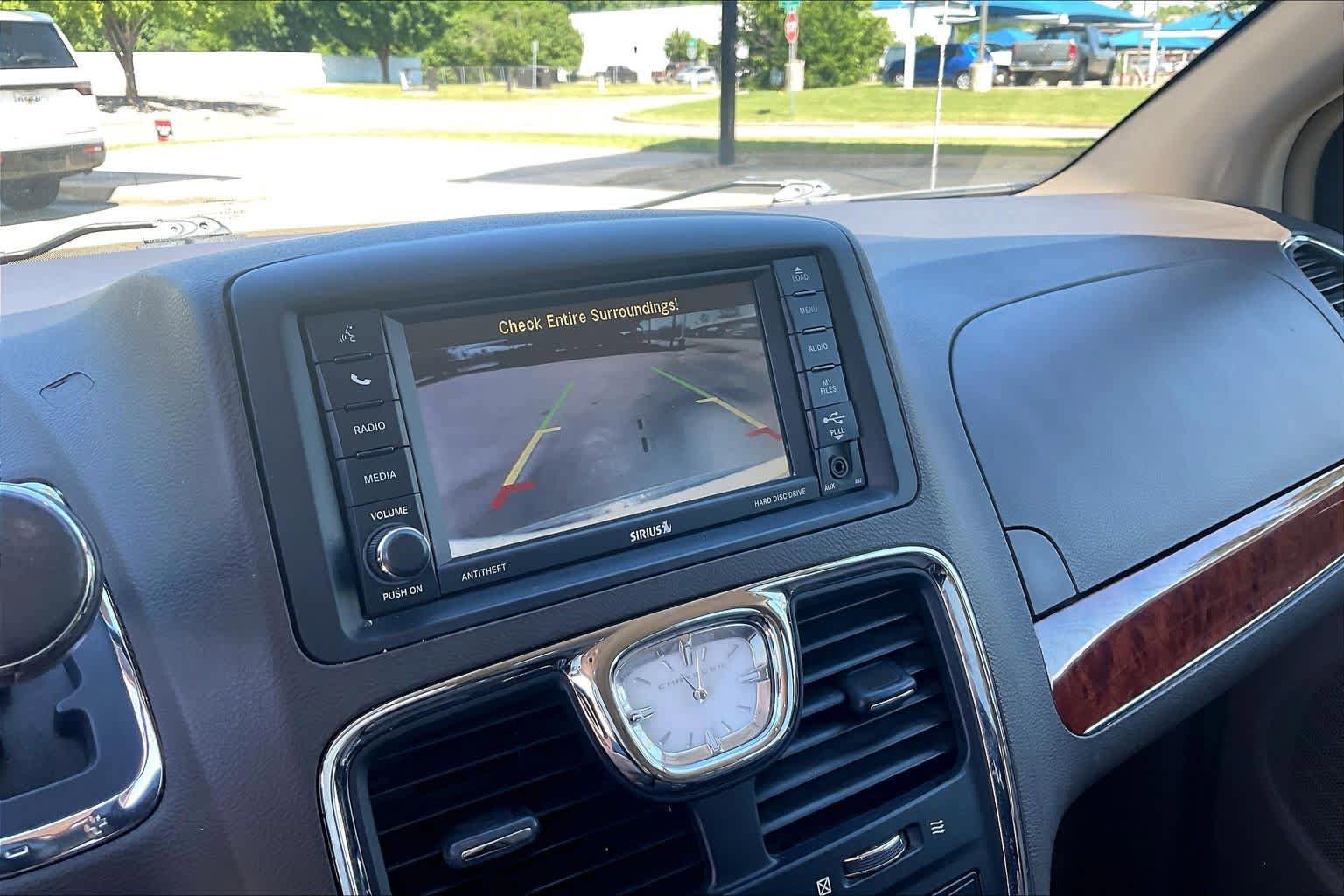Used 2016 Chrysler Town & Country Touring FWD image 26