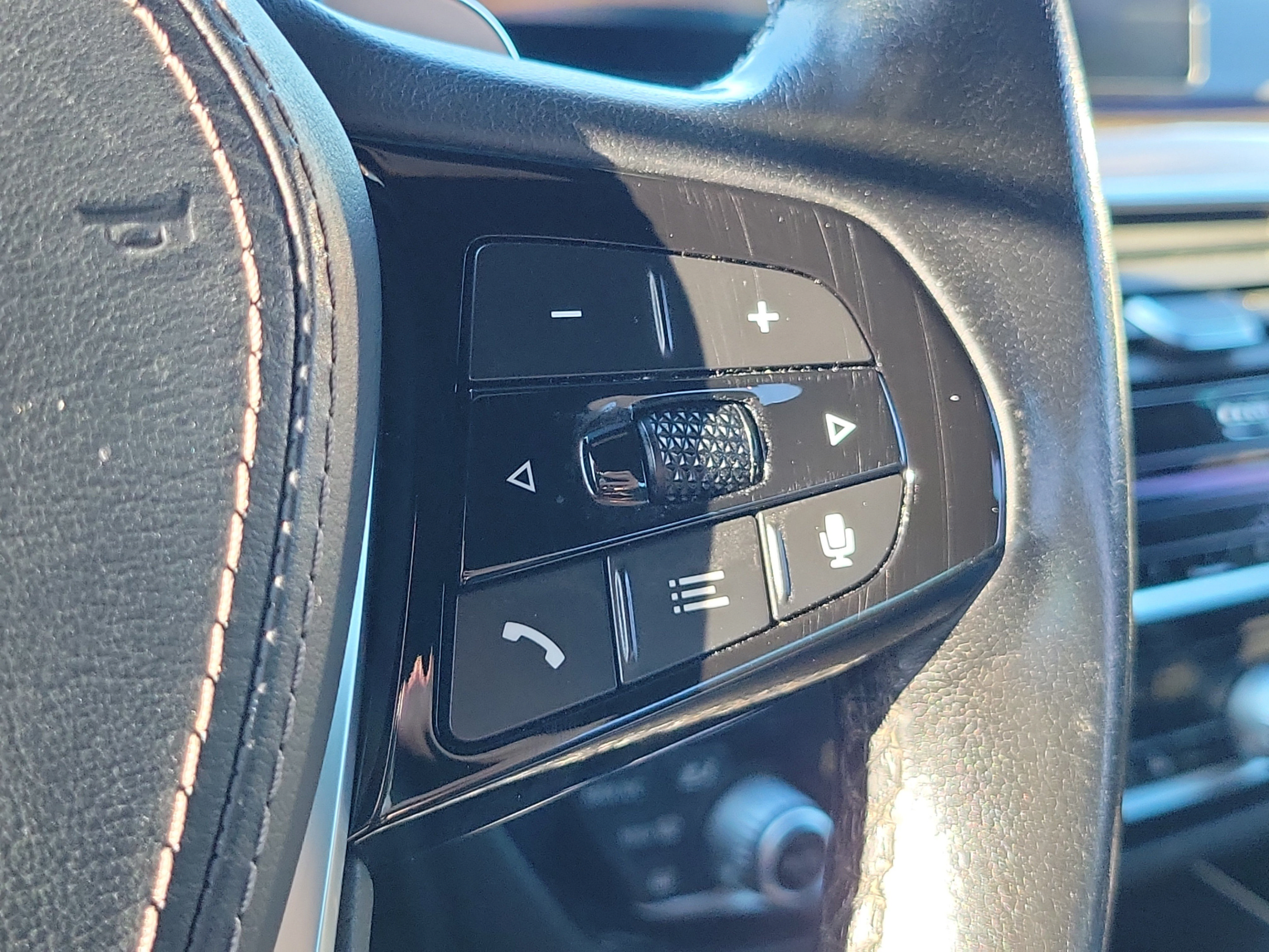 Used 2020 BMW 530e xDrive w/ Premium Package AWD/4WD image 22