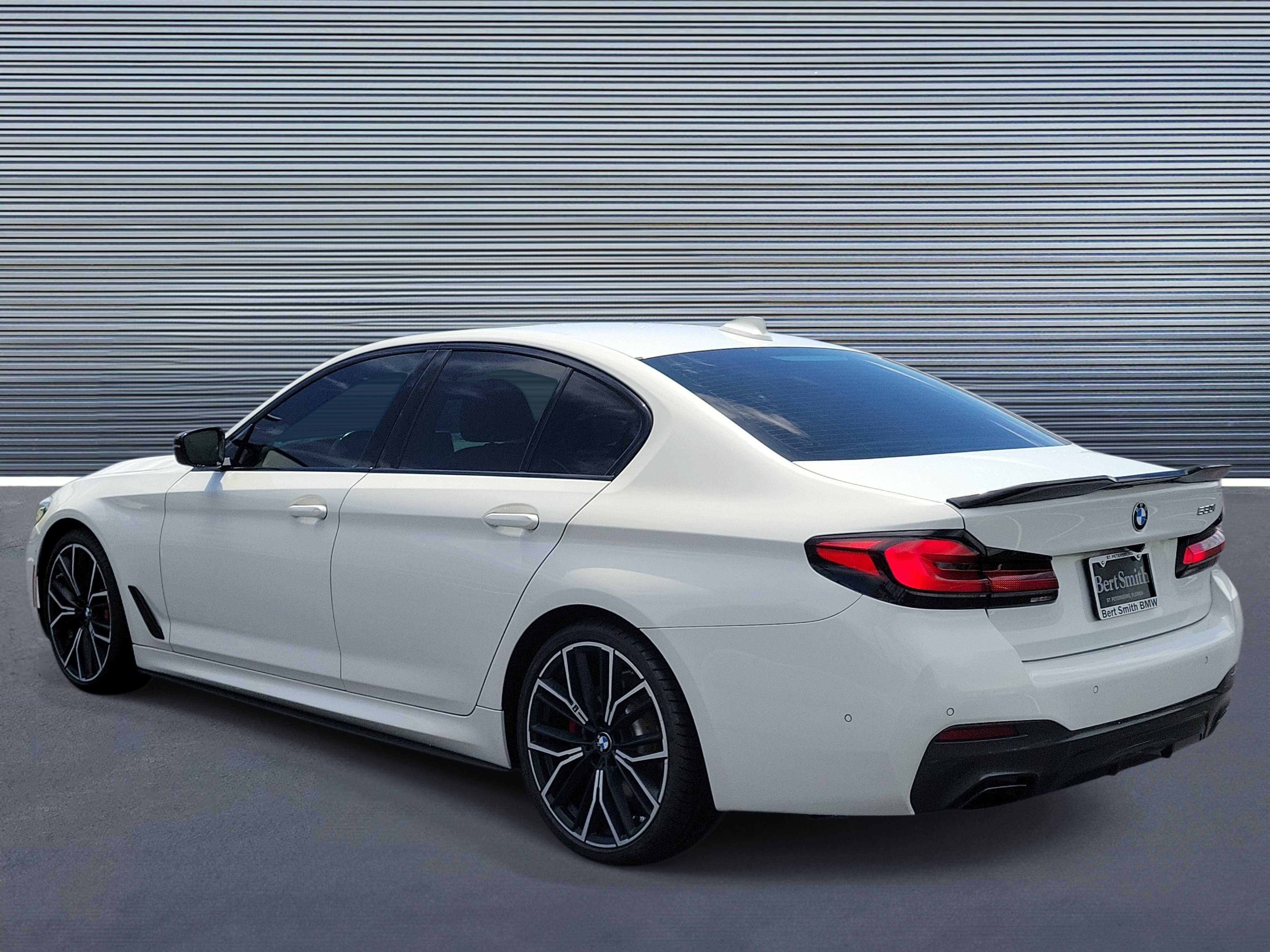 Used 2021 BMW 530i w/ M Sport Package RWD image 4