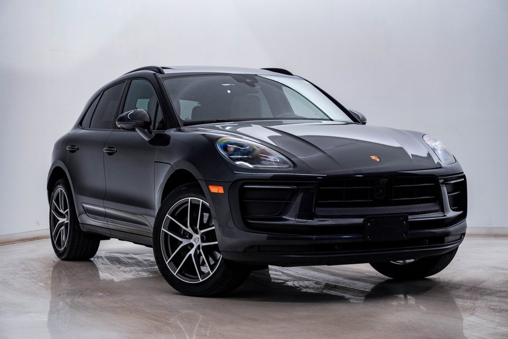 Certified 2025 Porsche Macan image 8