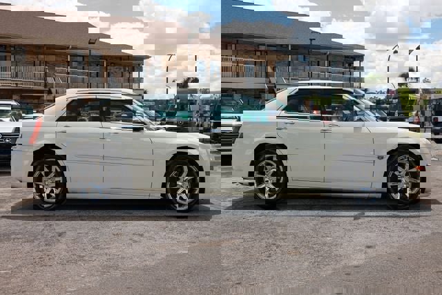 Used 2006 Chrysler 300 C w/ Protection Group II RWD image 16