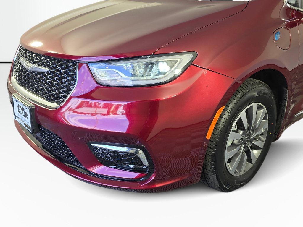 Used 2022 Chrysler Pacifica Limited w/ Uconnect Theater Family Group FWD image 10