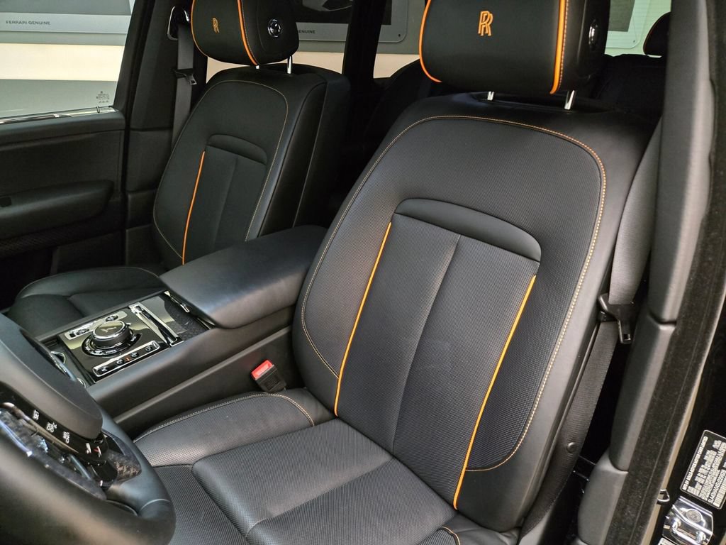 Certified 2025 Rolls-Royce Cullinan Black Badge AWD/4WD image 32