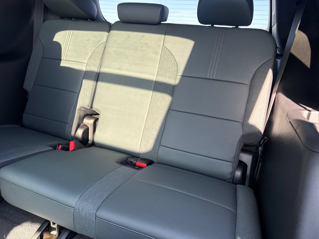 New 2026 GMC Acadia AT4 w/ Luxury Package AWD/4WD image 11