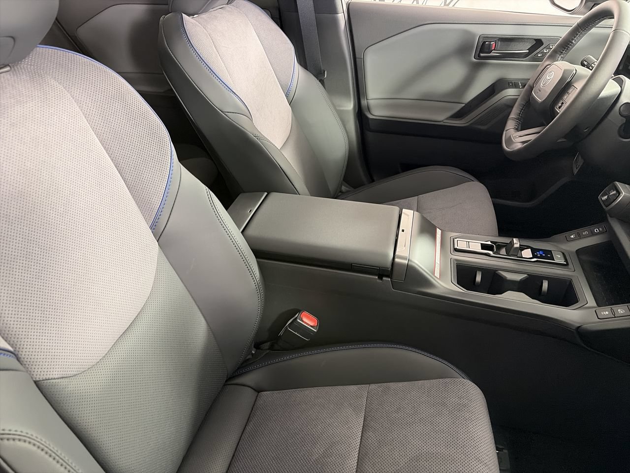 New 2026 Toyota RAV4 XSE AWD/4WD image 25