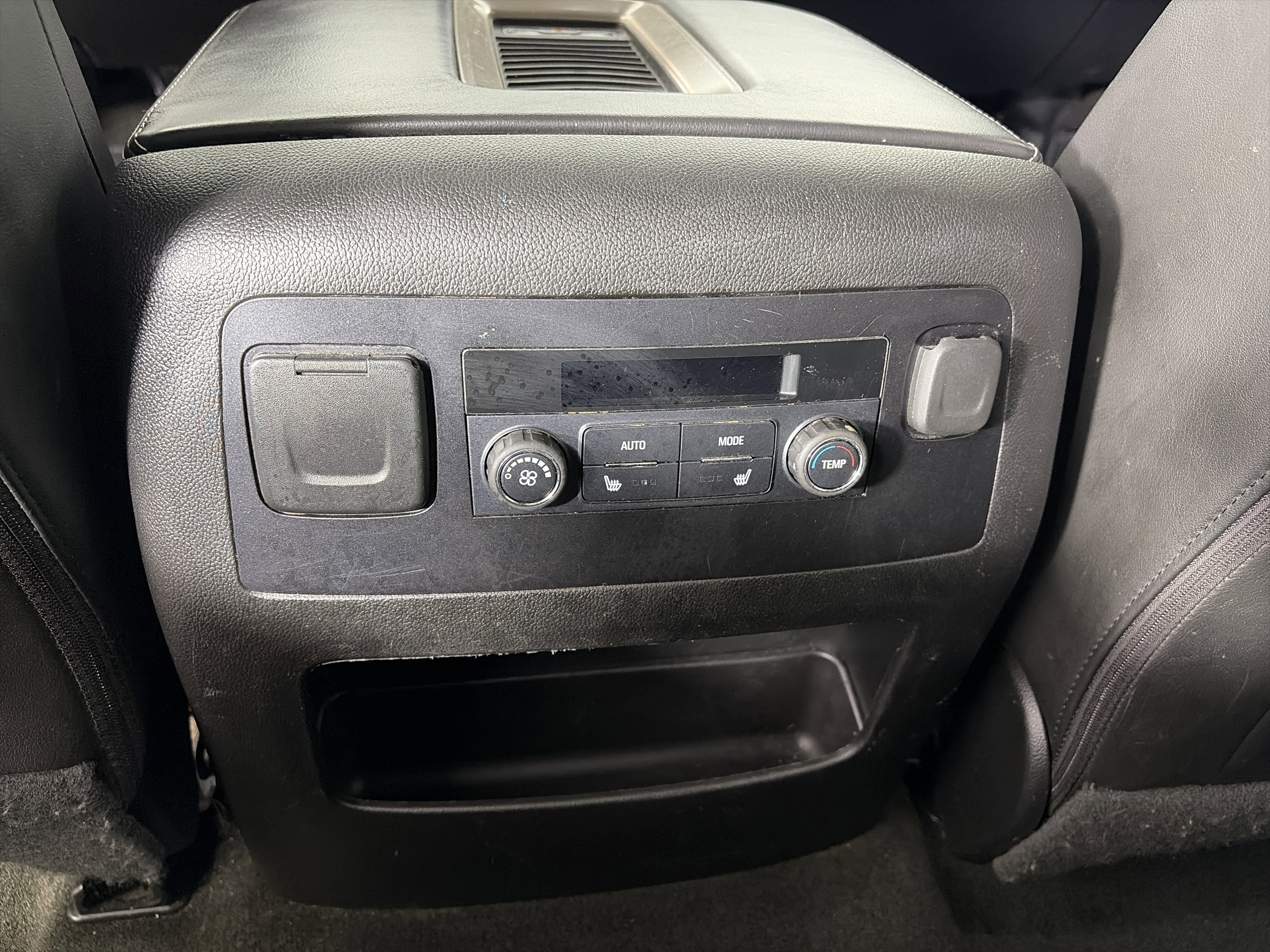 Used 2018 GMC Yukon Denali image 16