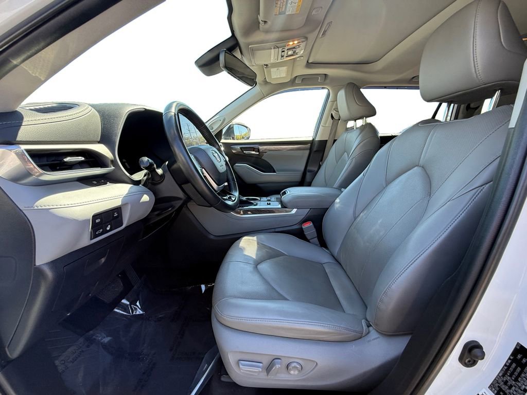Used 2023 Toyota Highlander Limited image 9
