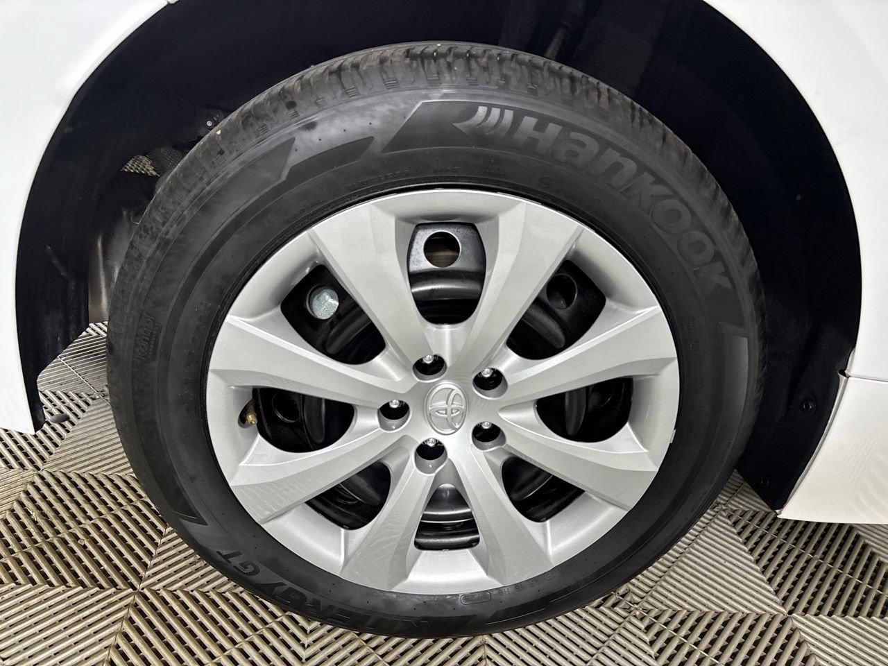 Used 2026 Toyota Corolla LE FWD image 31