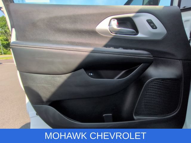 Used 2024 Chrysler Pacifica Limited FWD image 22