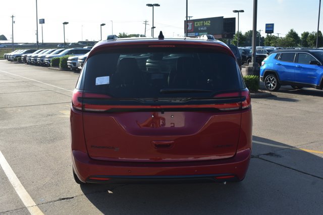New 2027 Chrysler Pacifica Limited w/ Family Tech Group FWD image 6