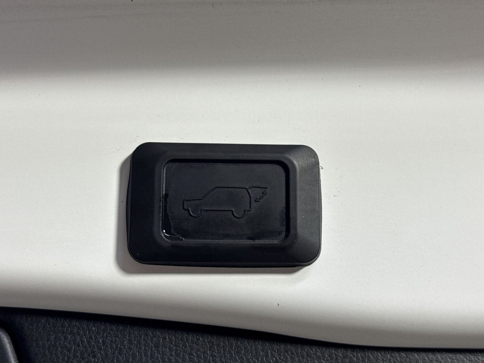 Used 2025 Toyota RAV4 SE w/ Weather & Moonroof Package AWD/4WD image 39