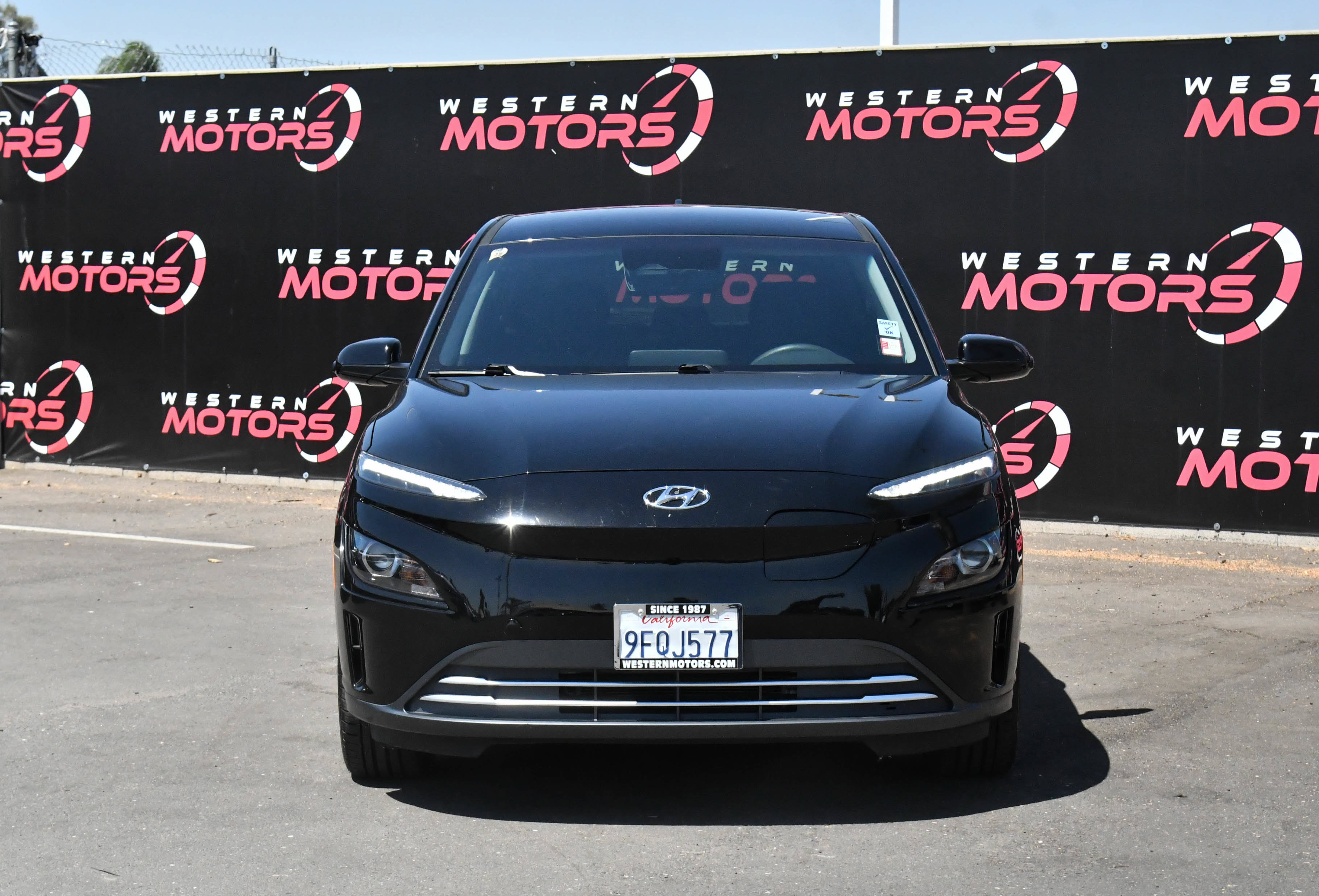 Used 2023 Hyundai Kona SE w/ Cargo Package FWD image 2
